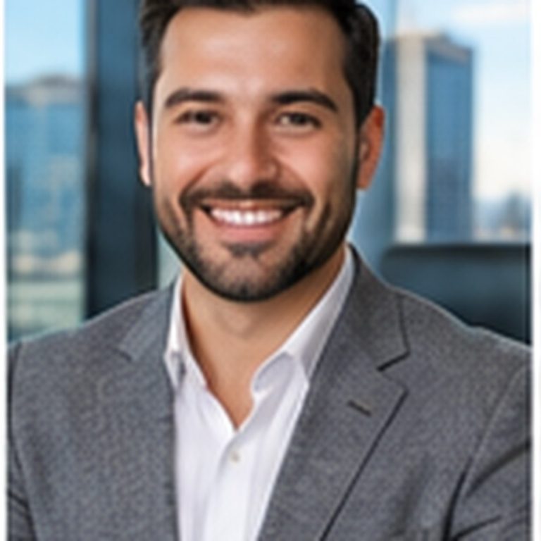 Santiago López